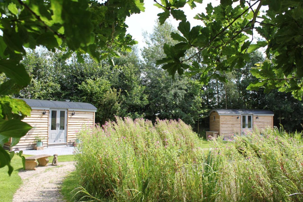 Luxury Shepherds Hut - The Sweet Pea By The Lake يورك المظهر الخارجي الصورة